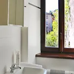 Red - By Myhomeincomo Appartement